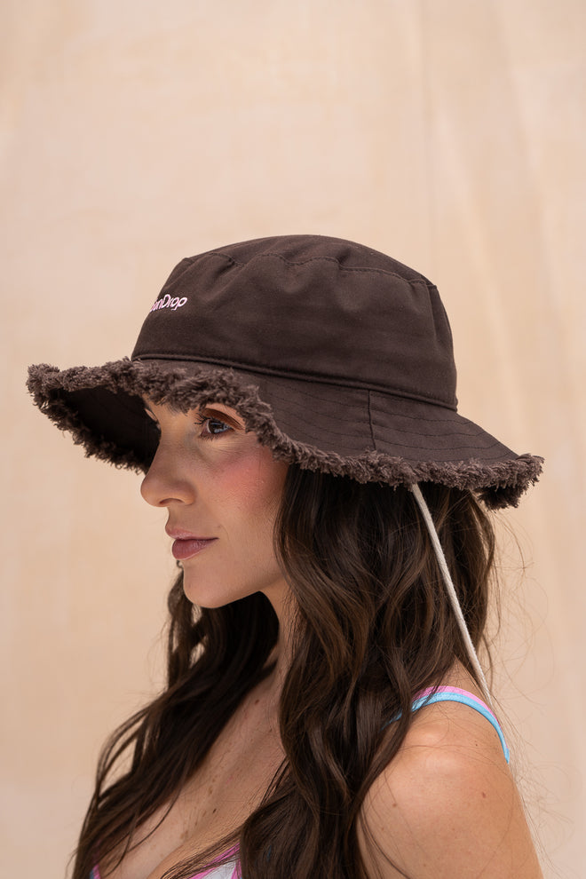 BUCKET HAT CAFE